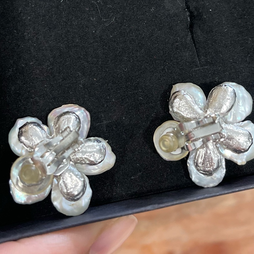 Mei's New York Keshi Pearl Flower Earrings - Picture 7 of 7